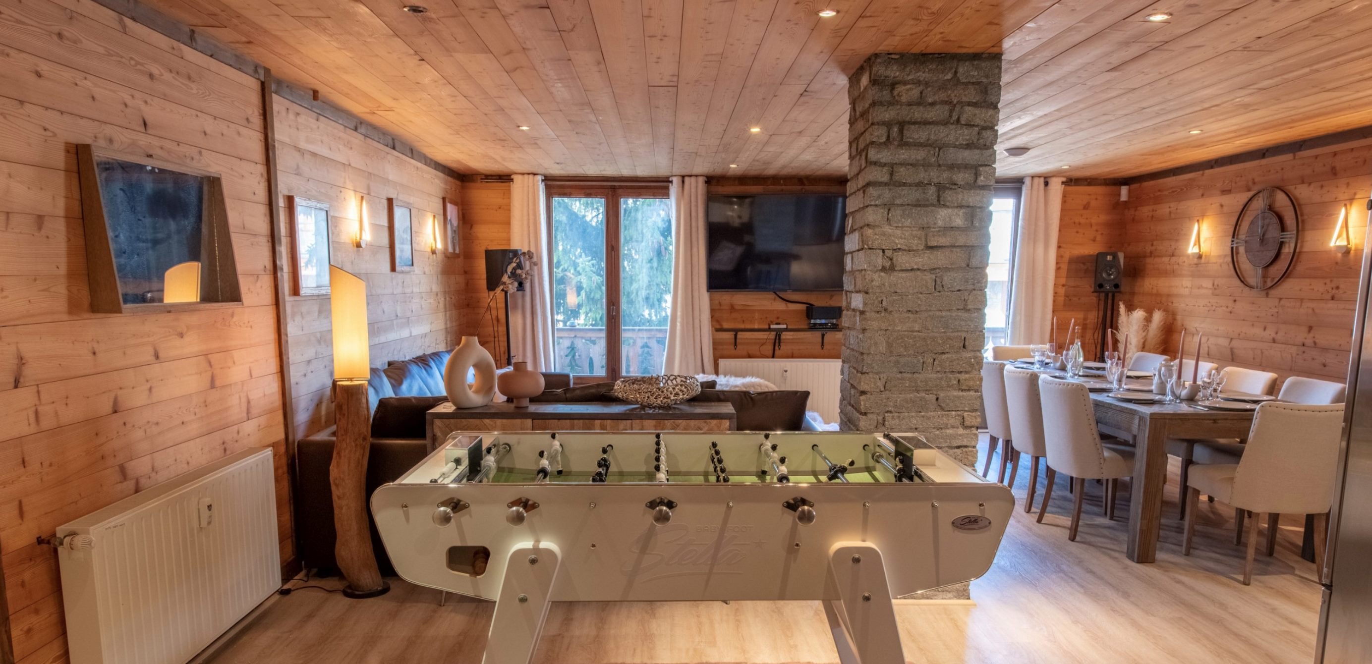 The open-plan living and dining room at Chalet Magique